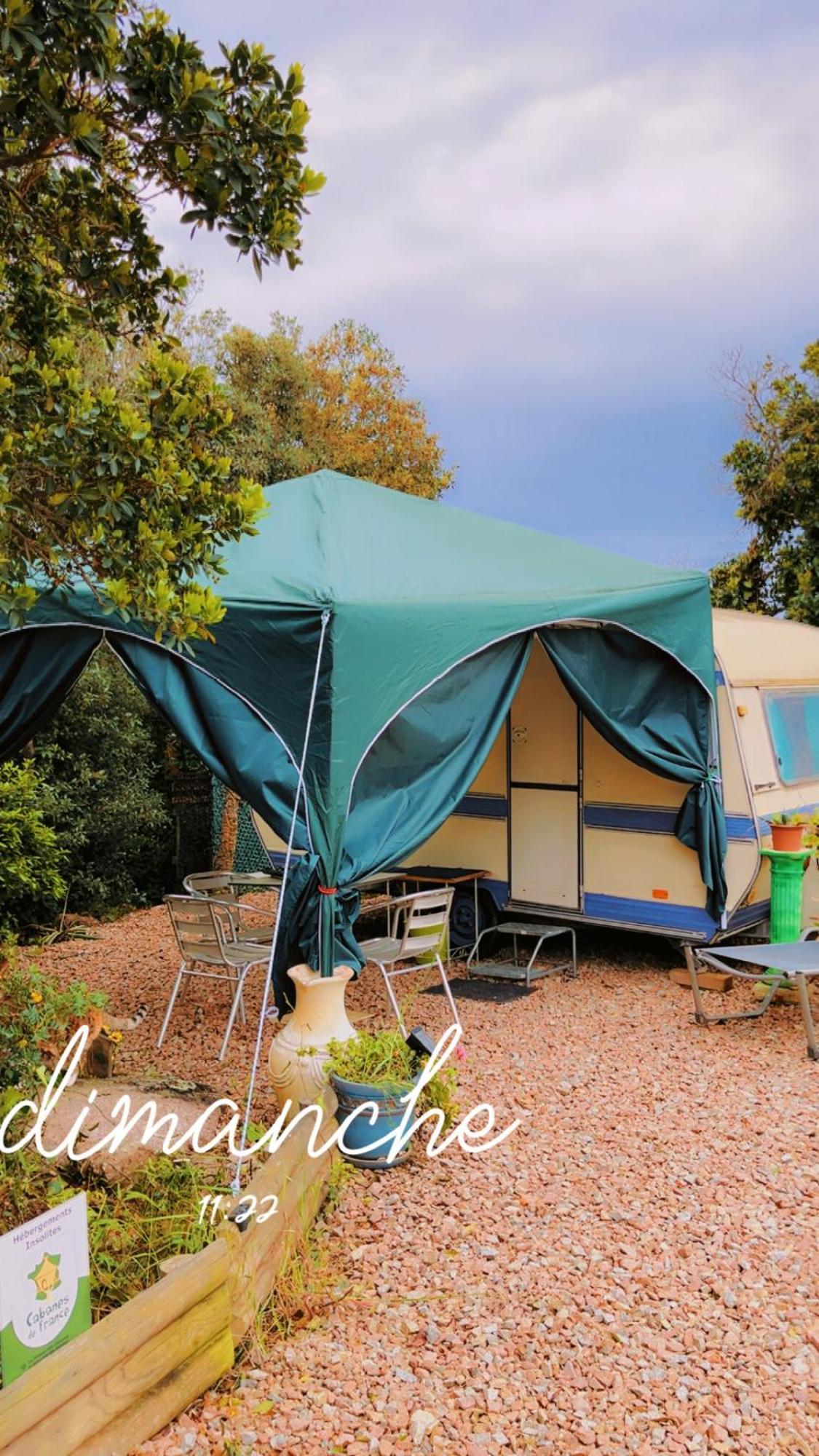 Séjour à la campagne Camping car fixe dans la campagne