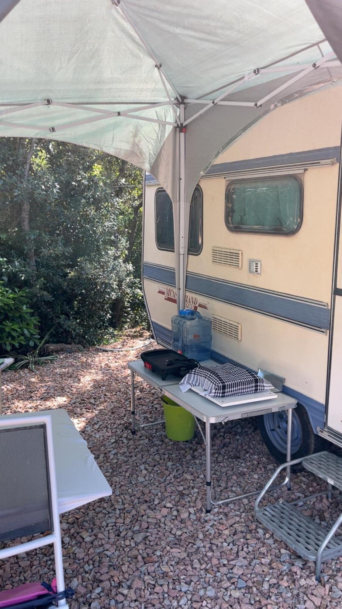 Camping car fixe dans la campagne Pianottoli-Caldarello (Corsica)