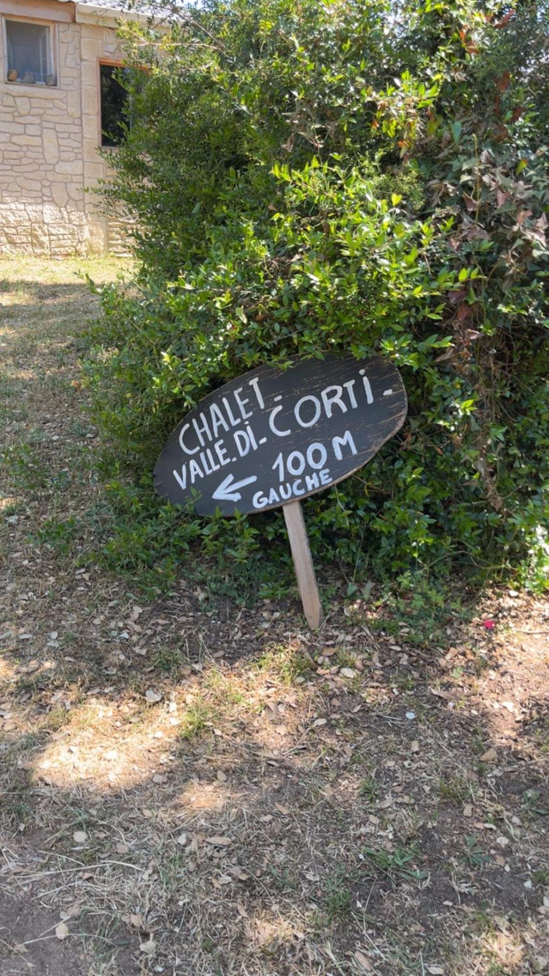 Camping car fixe dans la campagne Pianottoli-Caldarello (Corsica)